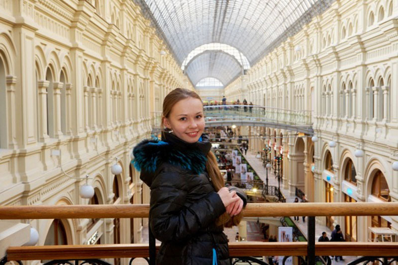 18 летняя Настя с удовольствием показывает прелести перед объективом 4 фотография