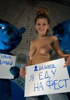 Игривые нимфы не прочь показывать нагие прелести перед камерой 14 фотография